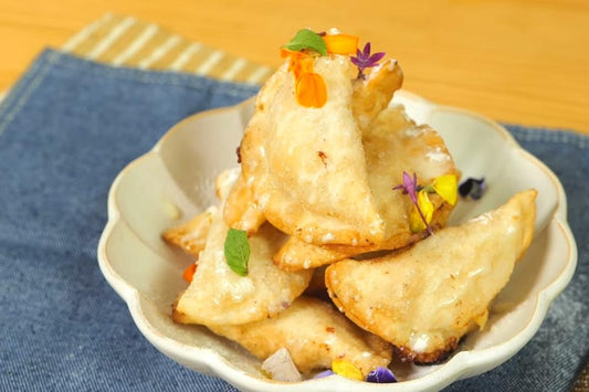 餃子皮+香蕉迸出新滋味!「黃金起司餃」鹹甜酥脆會牽絲